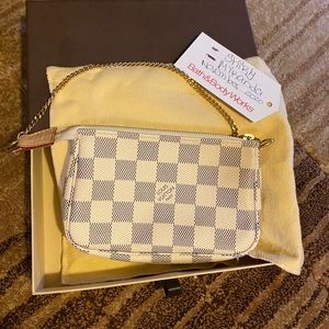 Louis Vuitton  mini Pochette